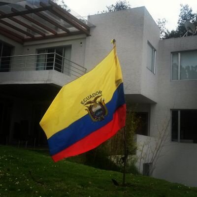 **\U/** la familia es primero, la vida cambia demasiado rápido y si quieres 🤛🏽 me escribes por interno