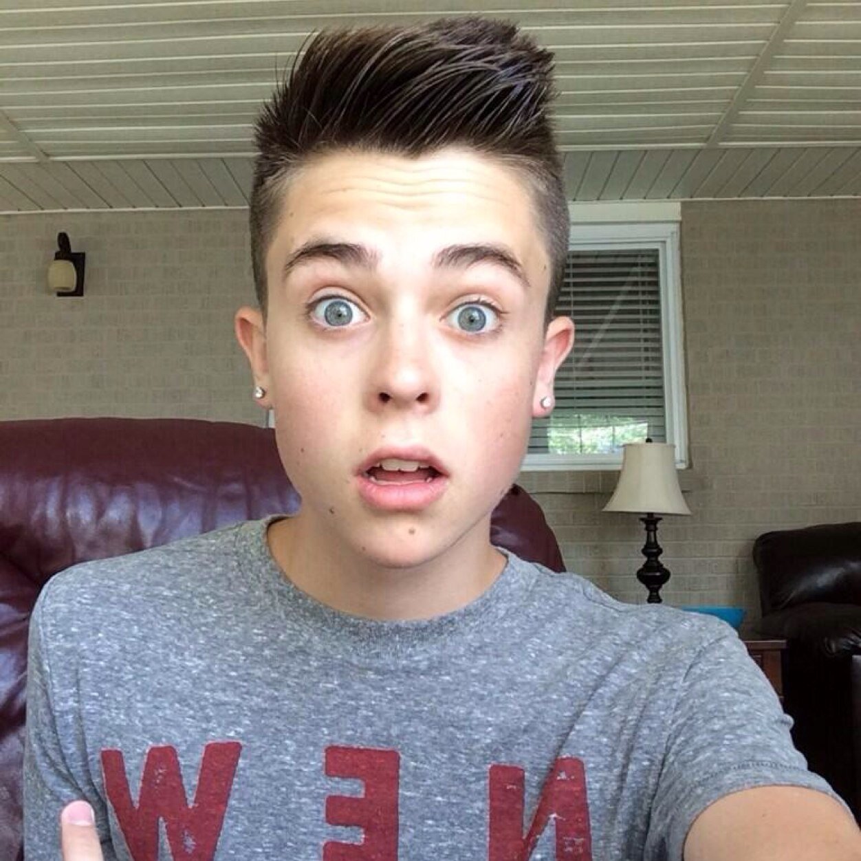 If u dont already, follow @happilycameron bc she gave u this free follow.. ily