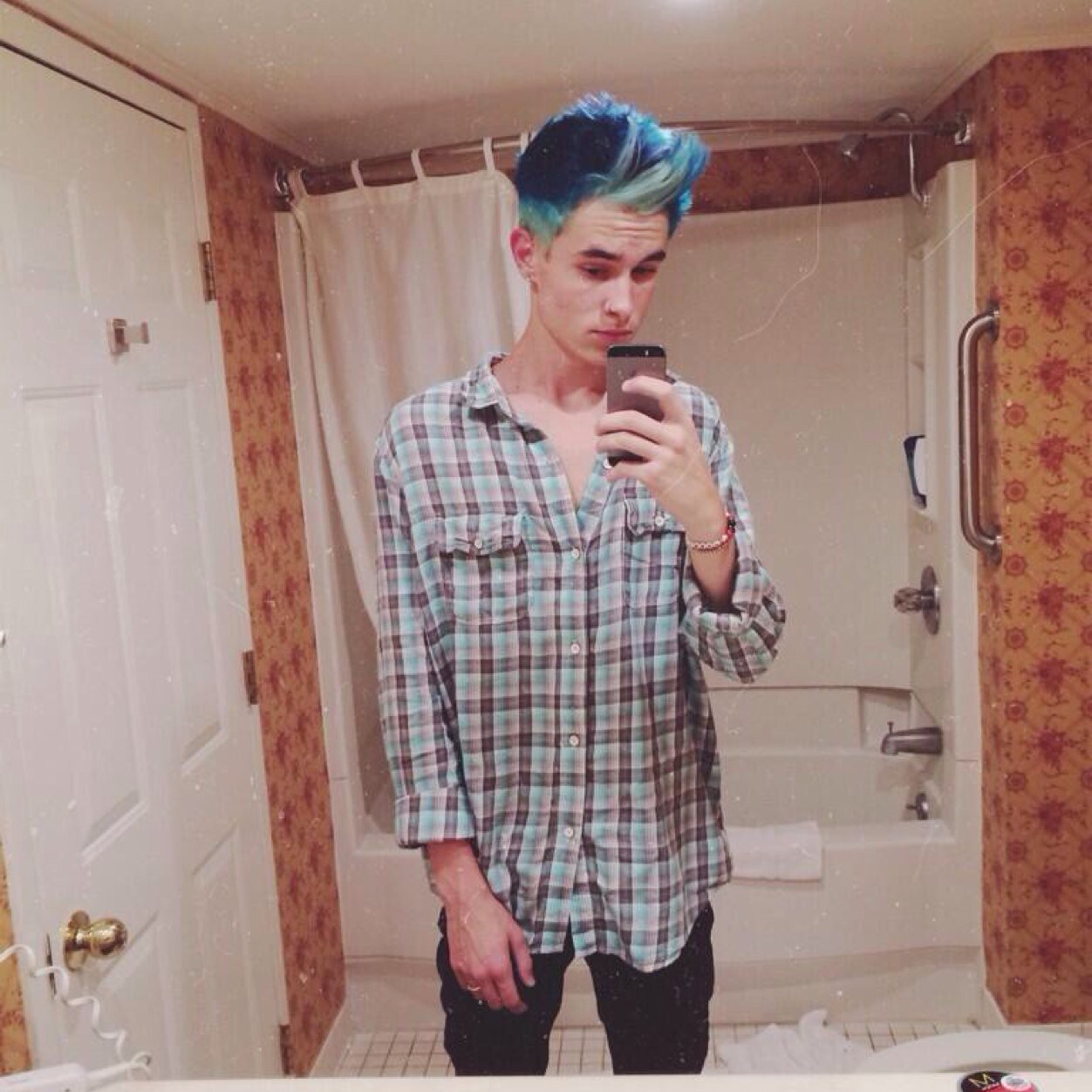 Follow from @hOe2helL (free but a follow would be awesome)