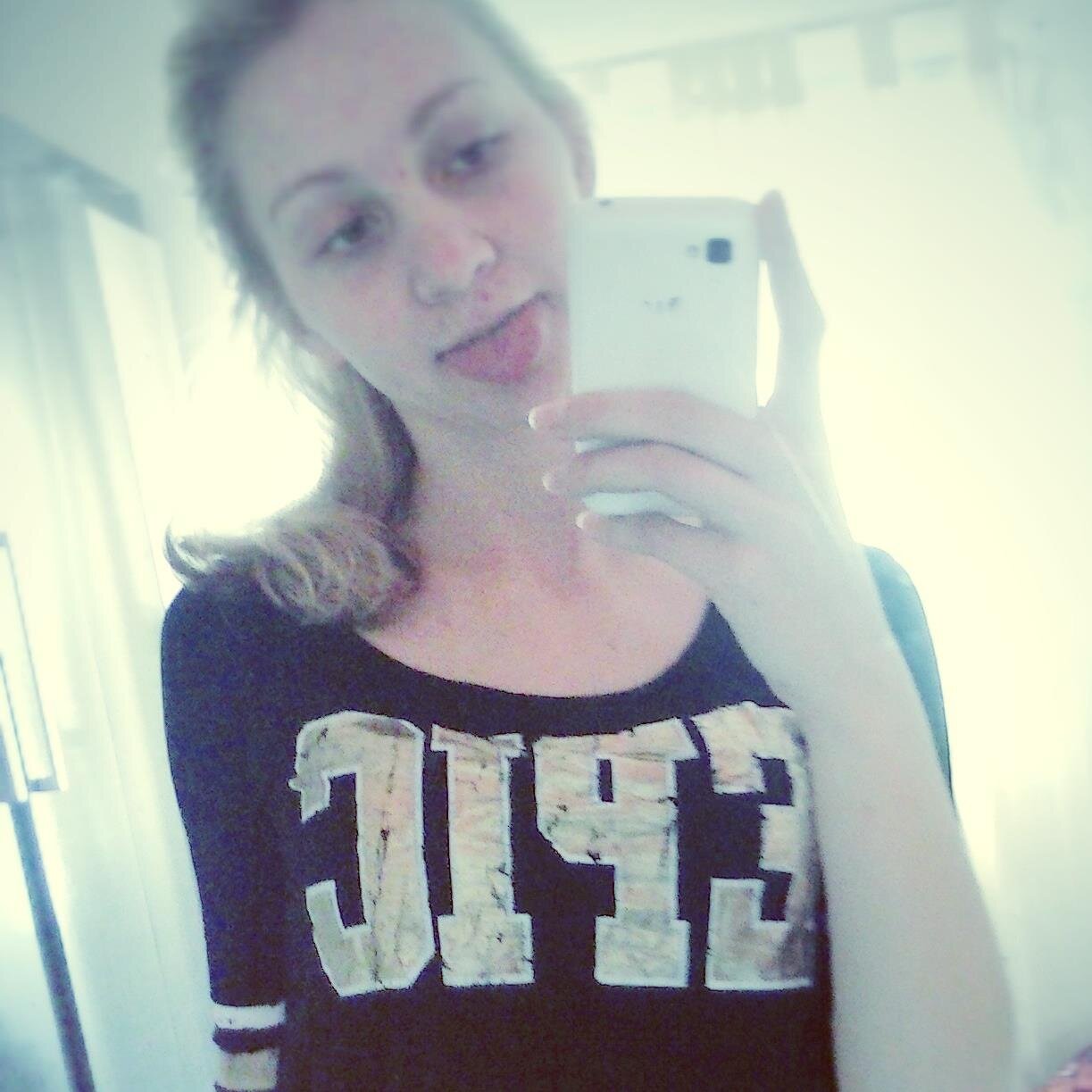 Ôô minha loirinha, sabe que te amo muito né, conta sempre gata S22 @_umaloira_ai :3
