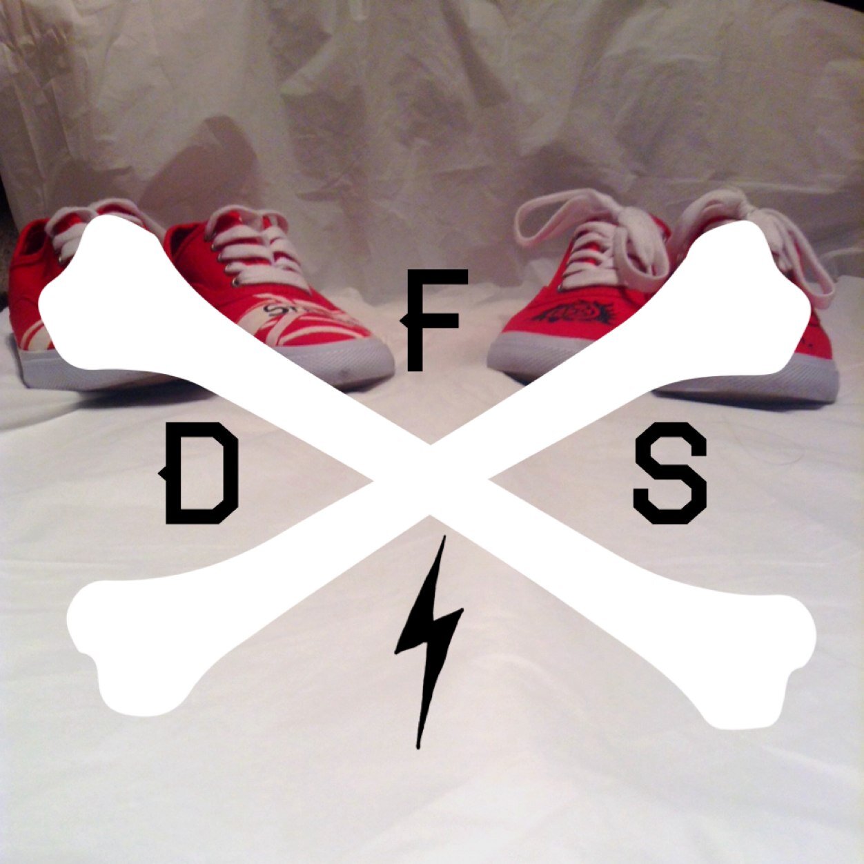 Making custom shoes and shirts so you can wear your punk with pride! http://t.co/vDA3zLG2Vr http://t.co/pmBrhvg8xy