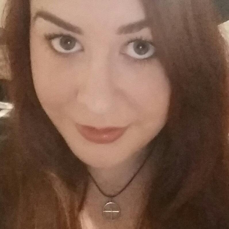 I sometimes say stupid things that i like to call Hayleyisms, Live, love, laugh, Music, Travel, Party, Family, Friends! 
Instagram: Hayleylousamo