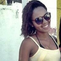 • eu tô de pé, eu tô aqui, eu tenho fé , eu sei o que é meu já ta escrito ninguém pode apagar .. (y)
