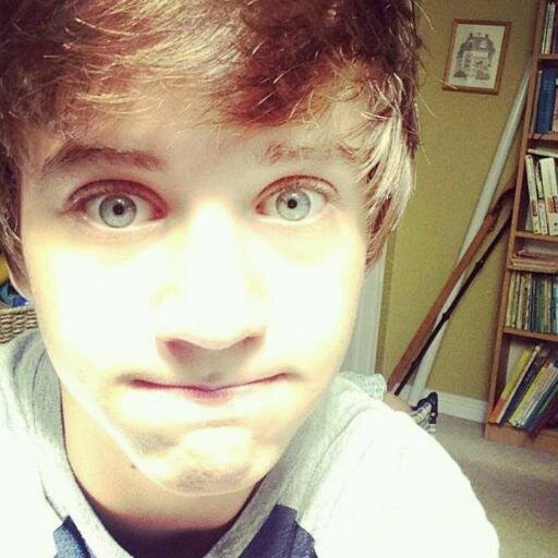 Valentín - 16 años.
Ask: http://t.co/qW46vC0ah4