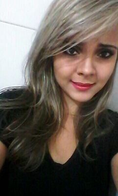 Geminiana,19 anos, uma doida q si arruma pra durmi,xocolatra assumida e super hiper mega ultra power master blaster viciada em PITTY ♥ éh axo q isso basta! *--*