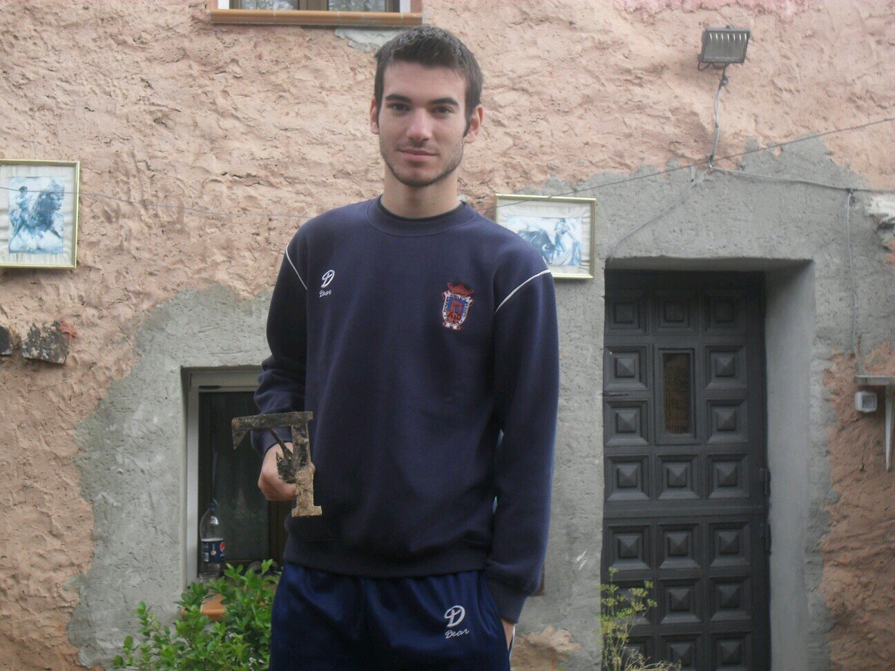 Apasionado del mundo del toro y del coche, futbolista a ratos :) un poco crazy's jajaj pues @IreneUnMundo Te quiero un poquitin
