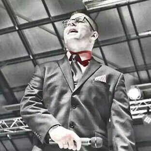 I'm an aspiring ring/cage announcer currently working in Oregon and Washington. Trying to perfect my craft and accept bookings where I can get them.