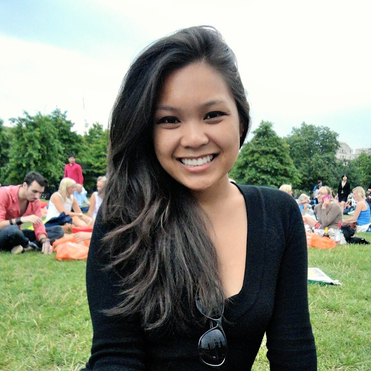 Int'l. Volunteer & Fashion Forward Foodie