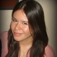 Soy una nerd amante de la lectura, el teatro y la música.| ¿Mi sueño? Que mis canciones hagan feliz algún día a gente.| ¿Mi frase? Be happy, be fresh.|~181113~|