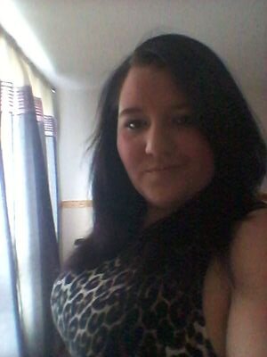 25 and have 8 year old son which my life revolves around him. Nothing else matters! Work as a trainee hairdresser. RTID! WATP!!
