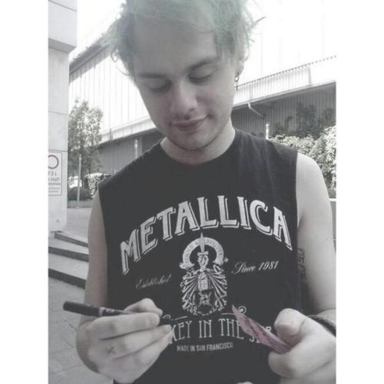 HAY GUYS ID LOVE FOR U TO FOLLOW @Oprah5SOS AND FEEL FREE TO ASK FOR A FOLLOW BACK. ILL DM U TO 1/5 AND 2/4
:D THANK YOU I LOVE U SO MUCH