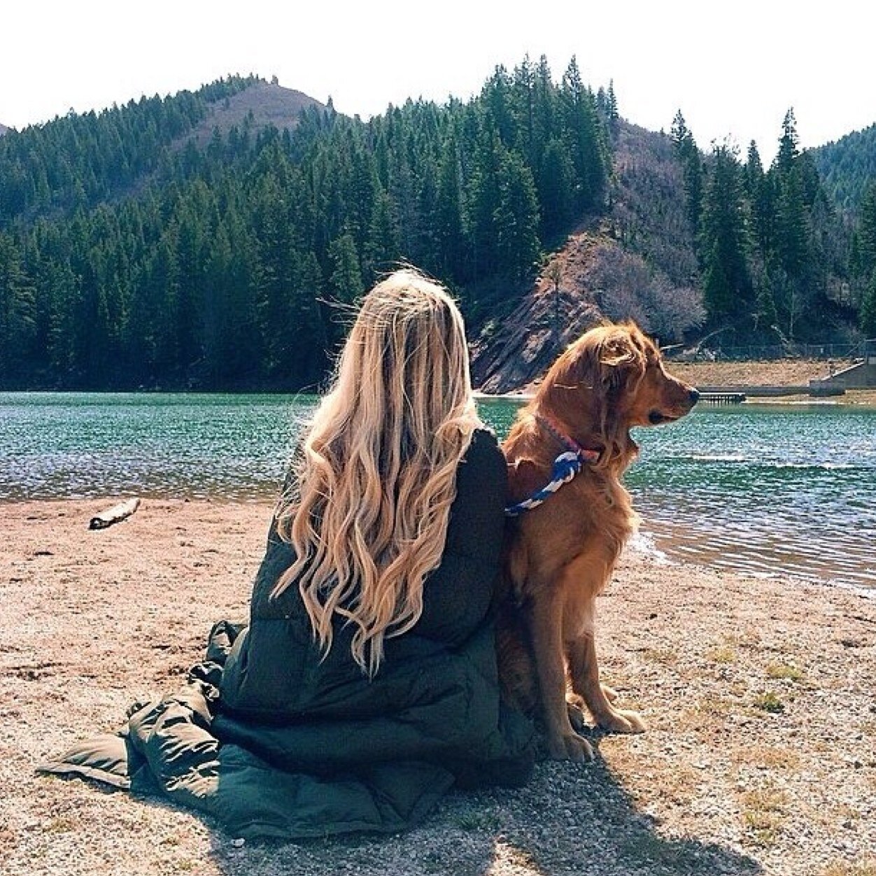 hippy. blonde. lover of life, friends and happiness.