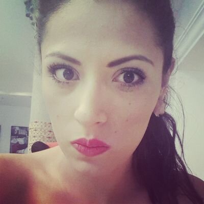 Sabes que eres feliz cuando no deseas algo diferente a lo que tienes y no sientes envidia por lo que tienen los demás tan solo agradeces a Dios y bendices demas
