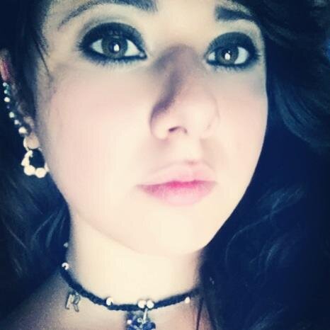 Soy normal y cometo errores no me creo bonita, pero se k soy de buen corazon, inocente y trankila con gran espacio para amar, soy tierna y muy terca ^_^