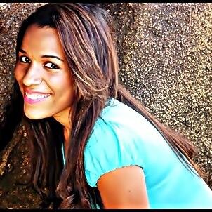 - éн . .
αquelα meniiniinнaa  cresceu '
　　αmαdureceu e αprendeu α ver o mundo
　　　com outros olнos*
