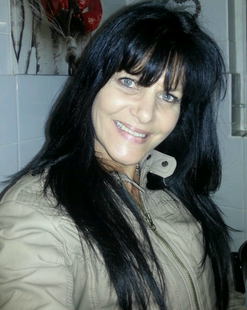 I love God, my family, outdoor life, bikes, bush,  camping and people...