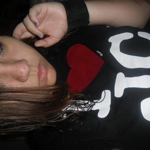 Tenho 17 anos, São Paulina , louca por  Supernatural e The Walking Dead, e fã  dos  atores Norman Reedus e Johnny Depp