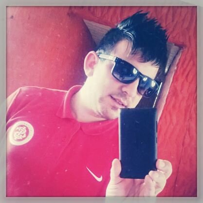 palhaço , as vezes bem chato e namolado da @taiirinesantos