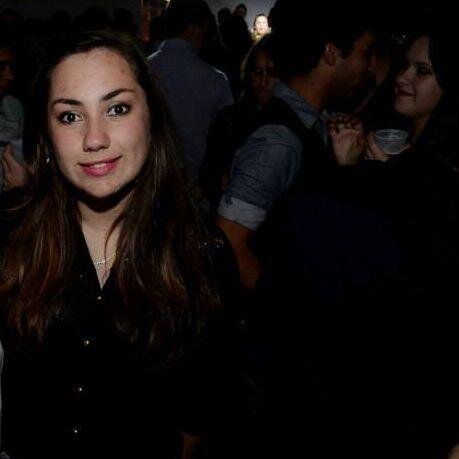 calma, estressada,  sincera, 15 anos, libriana, violão...