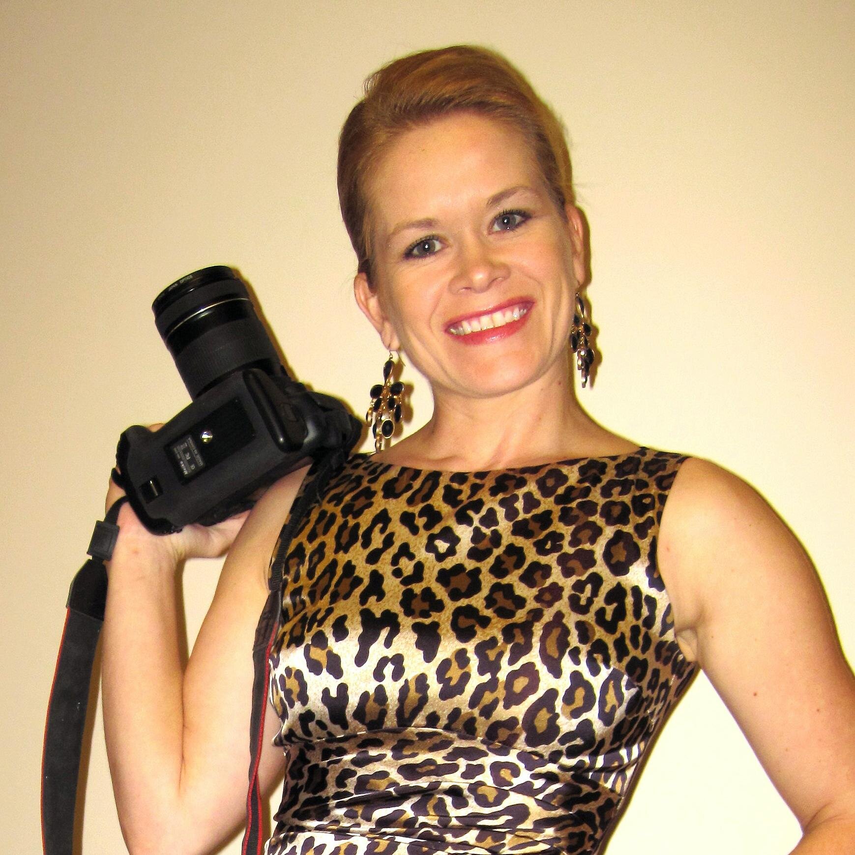 TheCoastalClick's profile picture. Photographer, Artist, Volunteer, Pageant Queen, Wife, and all around cool girl! I see the world differently.... through the lens of my camera.