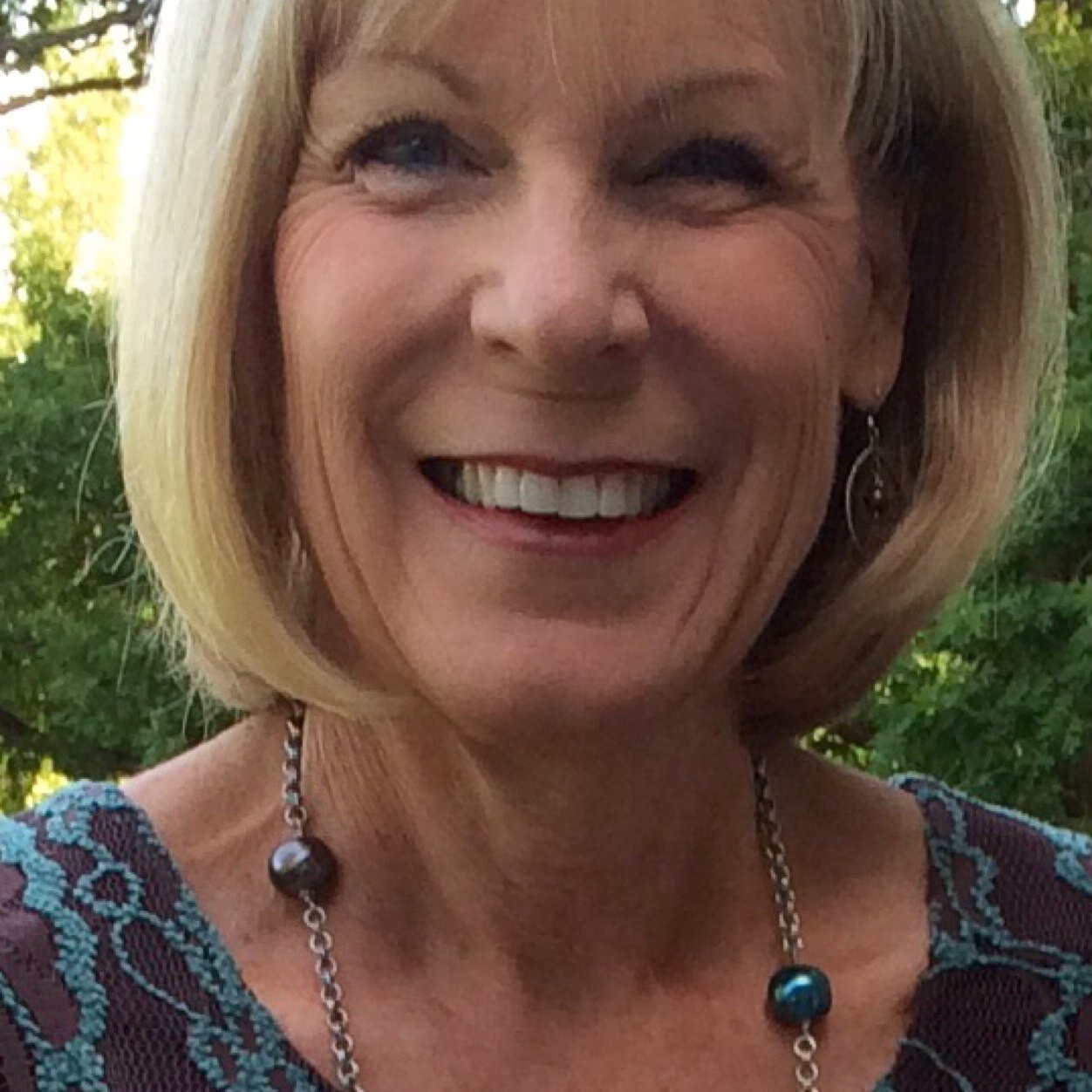 Event Manager at Birmingham Business Journal. Lives in Homewood,AL. Owns Snapper Grabbers Seafood Market with husband Kent Scott.