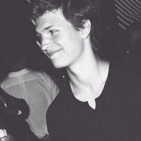 AnselASRPG's profile picture. J'ai perdu le jeu. Mais je l'ai gagné elle. Bea. Bea. Bea. Bea. Bea.