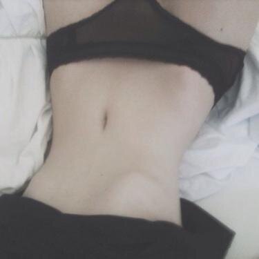 15 años. A: 1.73cm. P: 70 kg.

If you look in my heart you will find
No love, no light, no end inside.