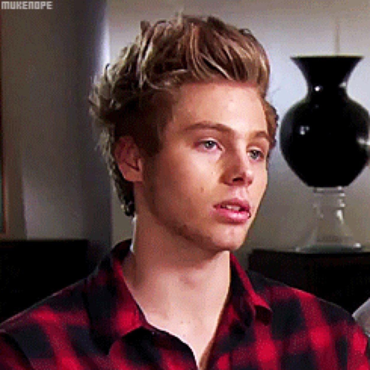 ༄please follow @mitch_griffith , he is a male 5sos fan. much love to the fam༄ hes hot too༄