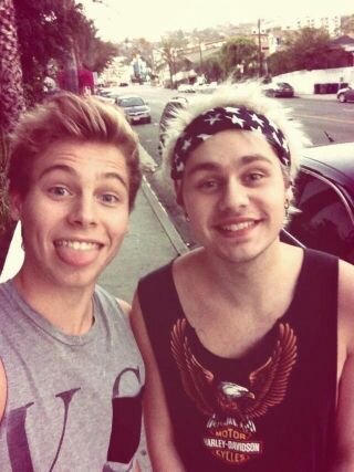 hemmingsILoveU's profile picture. ♡♥♡♥♡ Follow me if you love 5 SECONDS OF SUMMER. I♥  LUKE HEMMINGS, Chandler Riggs and TWD ♡♥♡♥♡