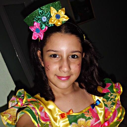 “Cuidado com as amizades, não é só o amor que machuca.”
—	Clarice Lispector.