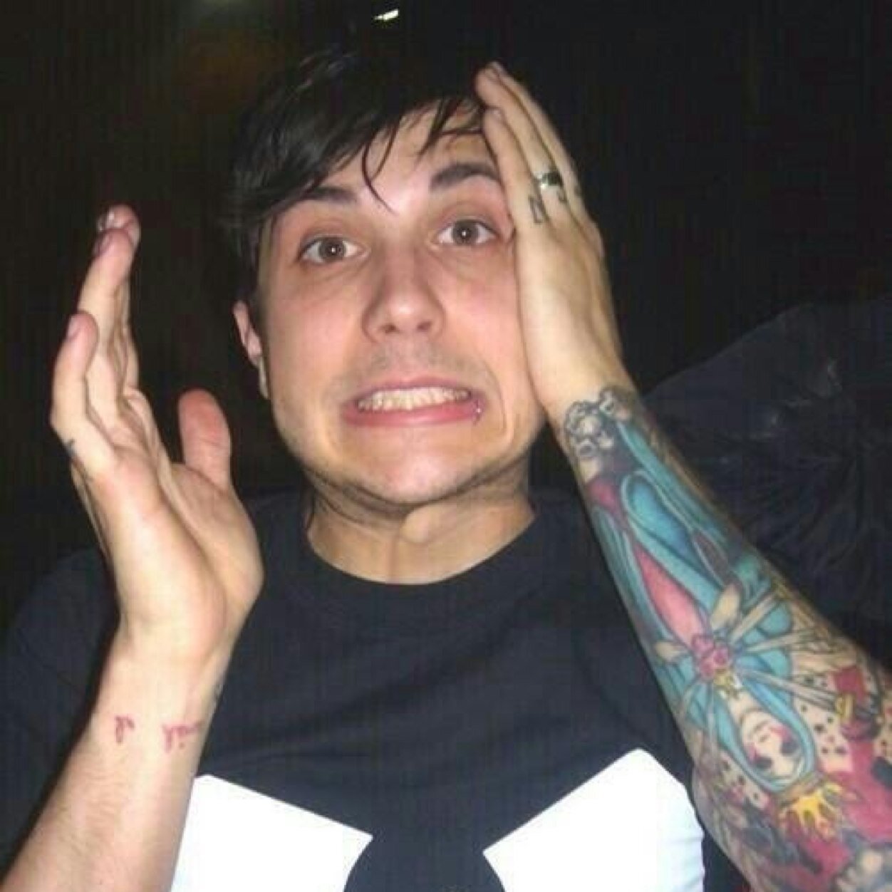 Here to give you Frank Iero gifs. Sometimes ill post Frerard but it will mostly be frank for this is a profile just for him. //I also post pictures//