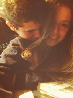te llevo en la mente hasta el subconsciente, un beso para que te enamores, haré que nunca olvides mi nombre.