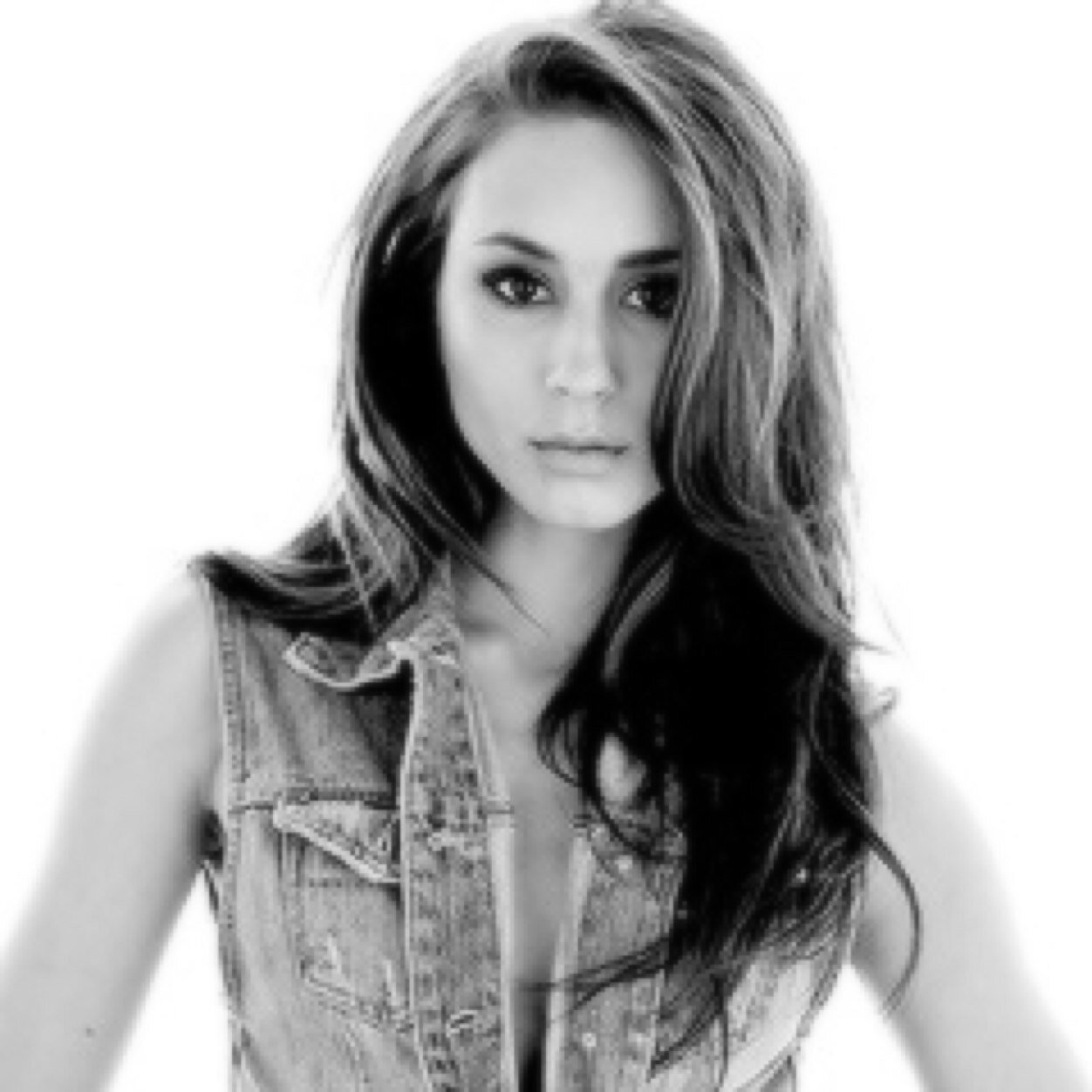 BrainyBelle_'s profile picture. 'It's just, I'm not sure I fit in here...There's no one I can really talk to.' | Beauxbatons alumni | Ravenclaw | #DisneyCrossover