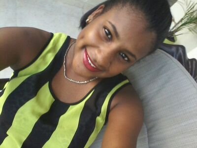 Es tierna, bromista, impulsiva, celosa, loca, amorosa, olvido lento, se ríe de la nada, una en un millón & soy yo.  Loca con--» #FamiliaCallejera #FiebreShadow