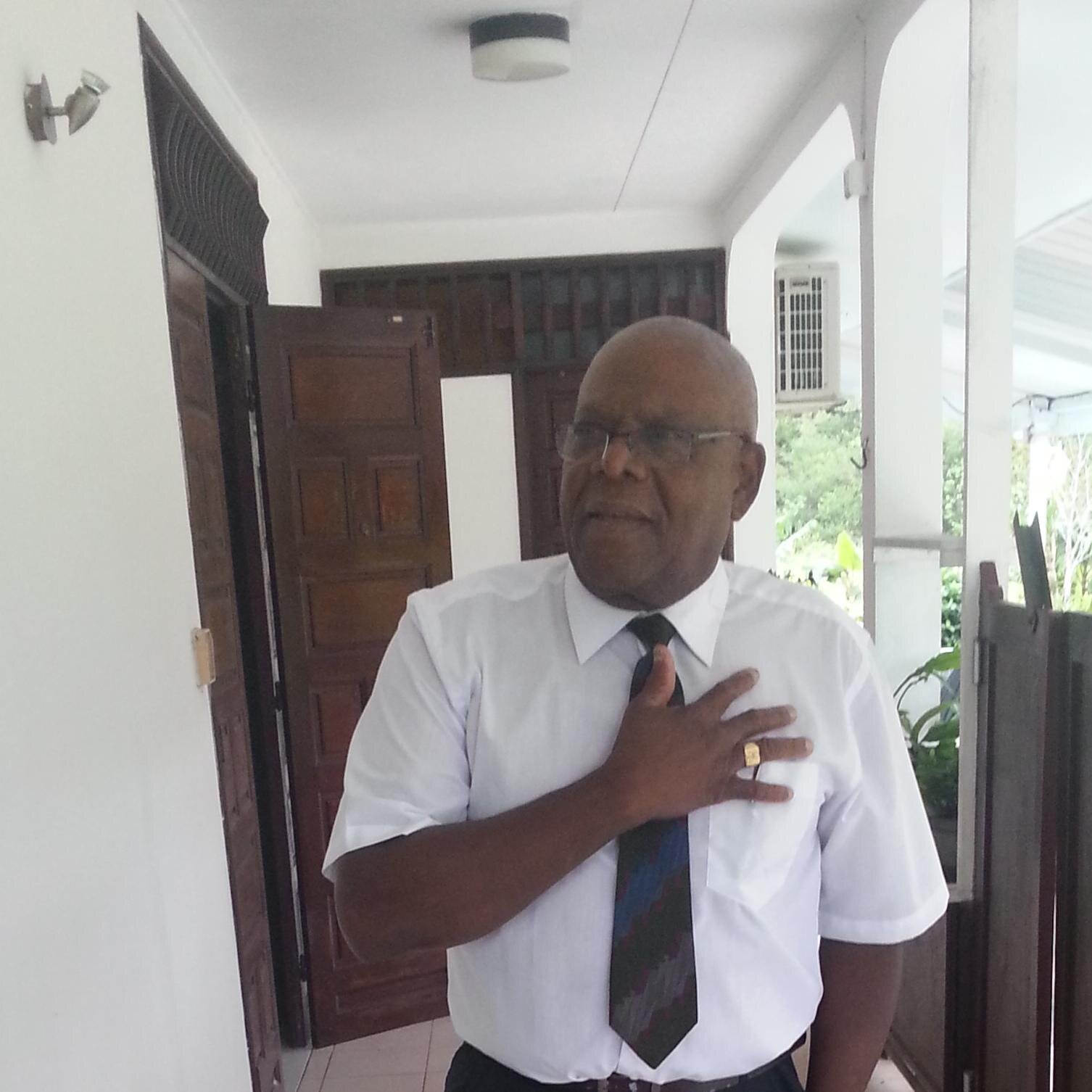 HectorJLouis's profile picture. Technicien ingénierie en Génie Civil Spécialiste en Béton Armé Retraité