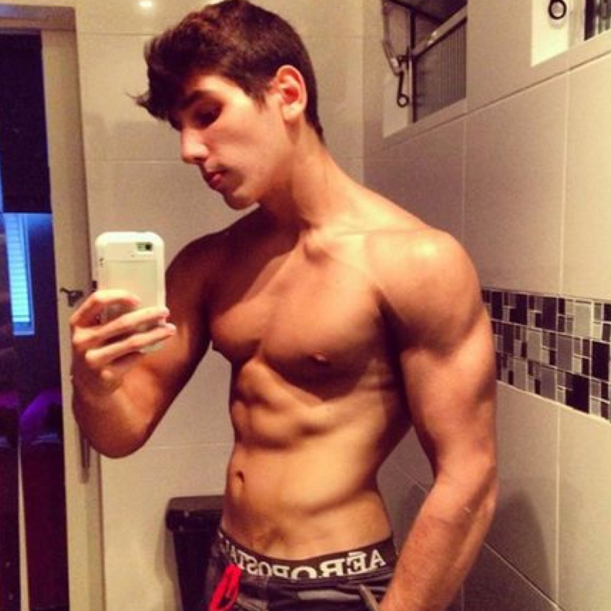 onde estiver seja la como for,tenha fe porque ate no lixao nasce flor!     instagram: gustavo_mf95