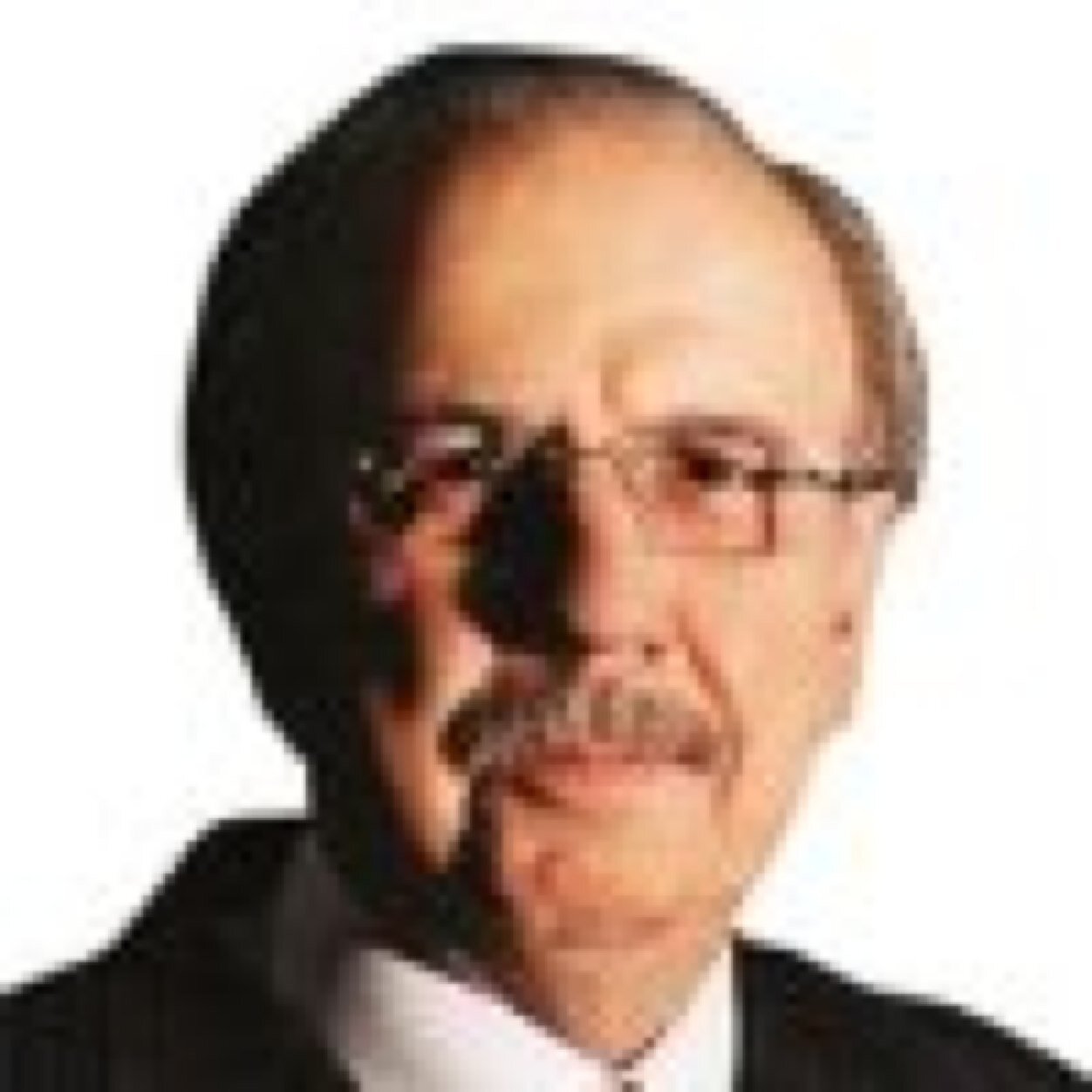 Colombiano, abogado y doctor en Derecho y Ciencias Políticas y Sociales de la Universidad Nacional de Colombia, especialista en Derecho Civil y de Familia.