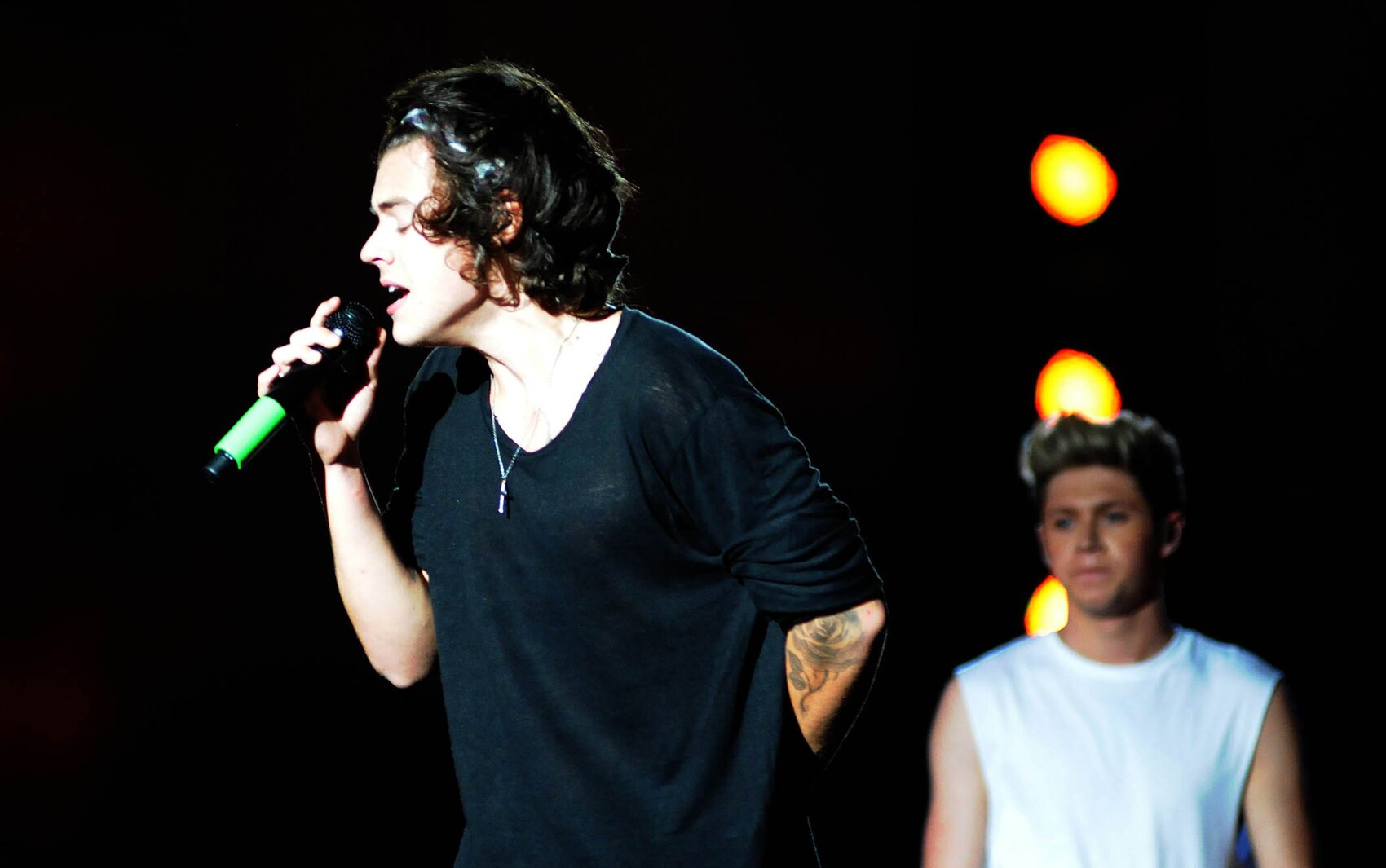 *Divando na coxa do Harry*