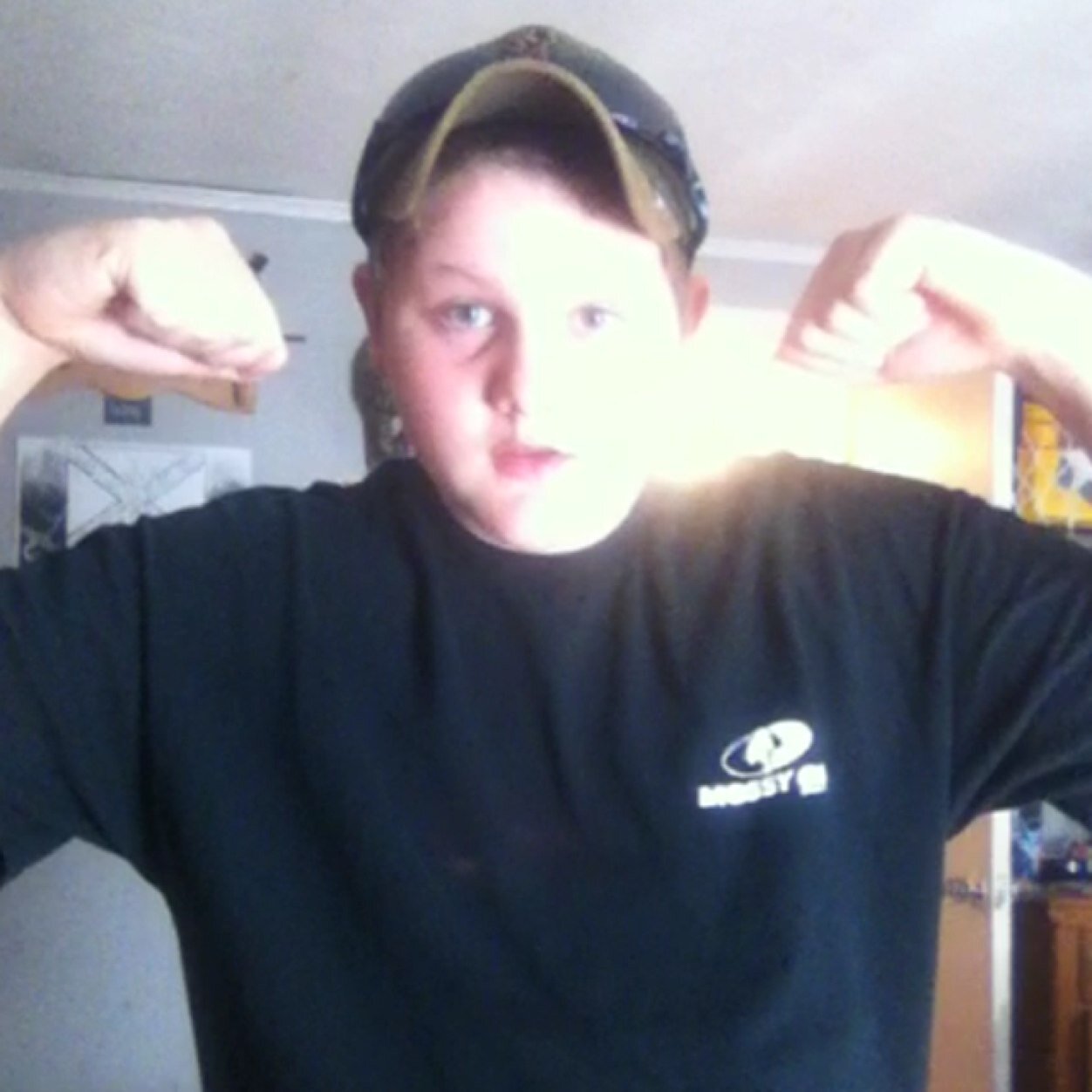 Baseball, tractor pulling, fishing, hunting, and riding fourwheelers is what i do. #yeeyee