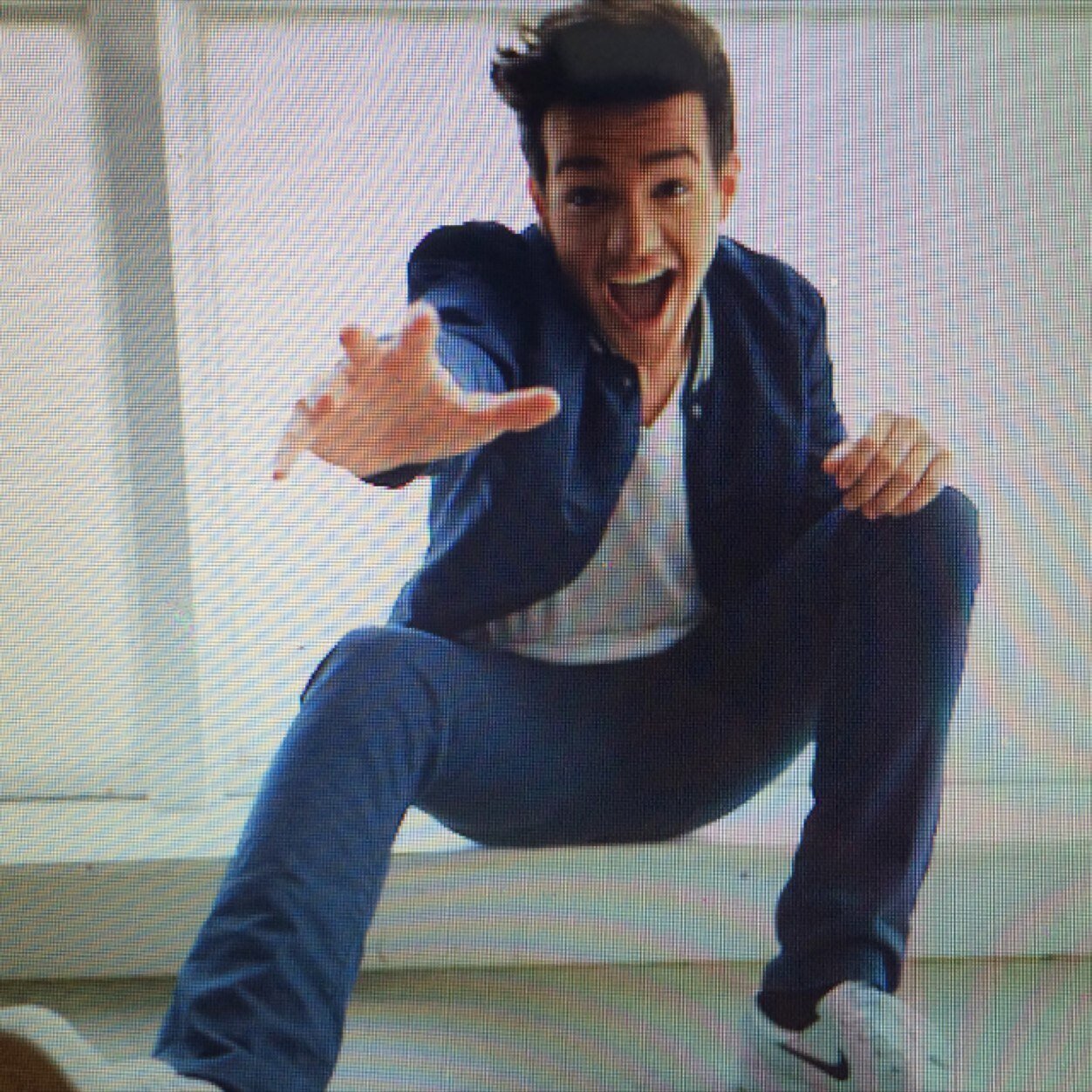 IM IN LOVE WITH AARON CARPENTER 0/1 hes the only follow i want.