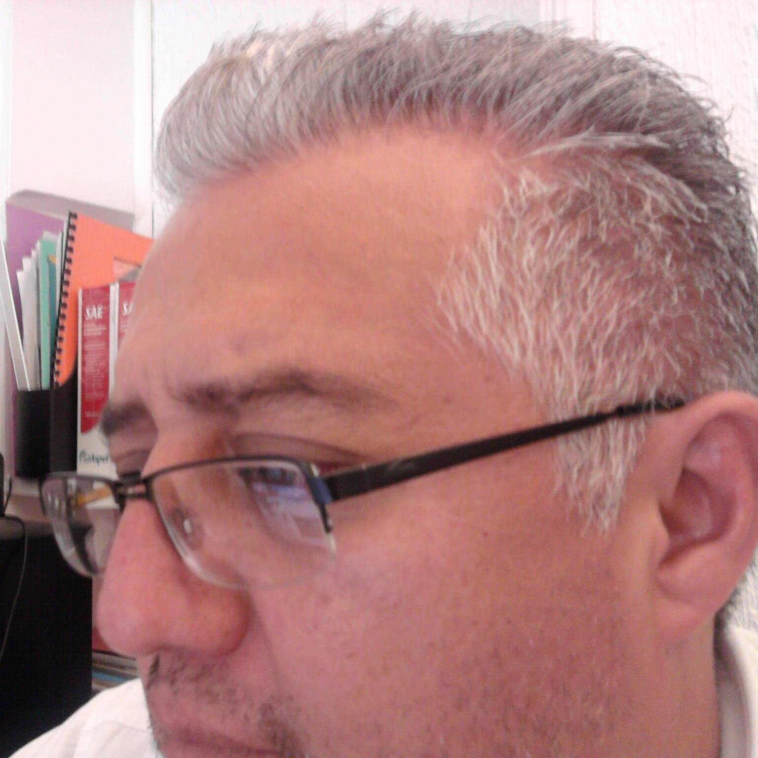 Abogado, Emprendedor, elt distributor