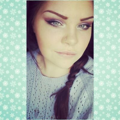 harrietwood94's profile picture. Instagram: harriet094                    Snapchat : harriet-wood