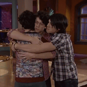 Jonas photos/GIFs! Run by @alysharpton & @hectichalie