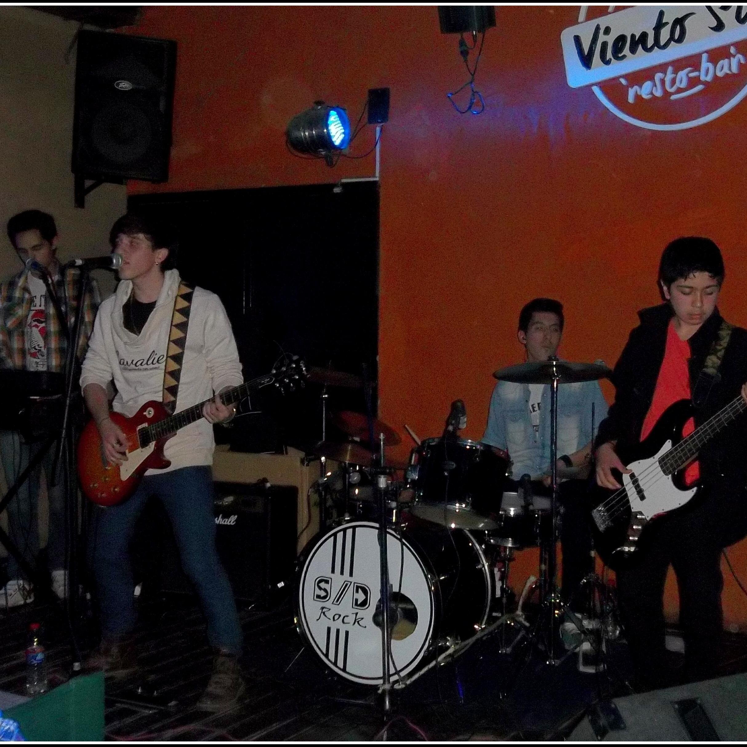Banda de Rock | @Leo_Pipa (Voz y Guitarra) - @Agustiincrzz (Batería y Coros) - Elias Godoy (Bajo) - @MauriBorda97 (Teclado y Coros)