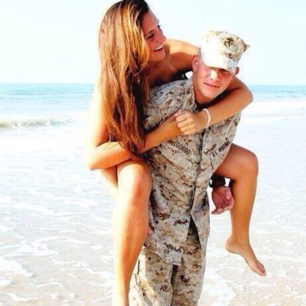 I'm hopelessly in love with a United States Marine♡