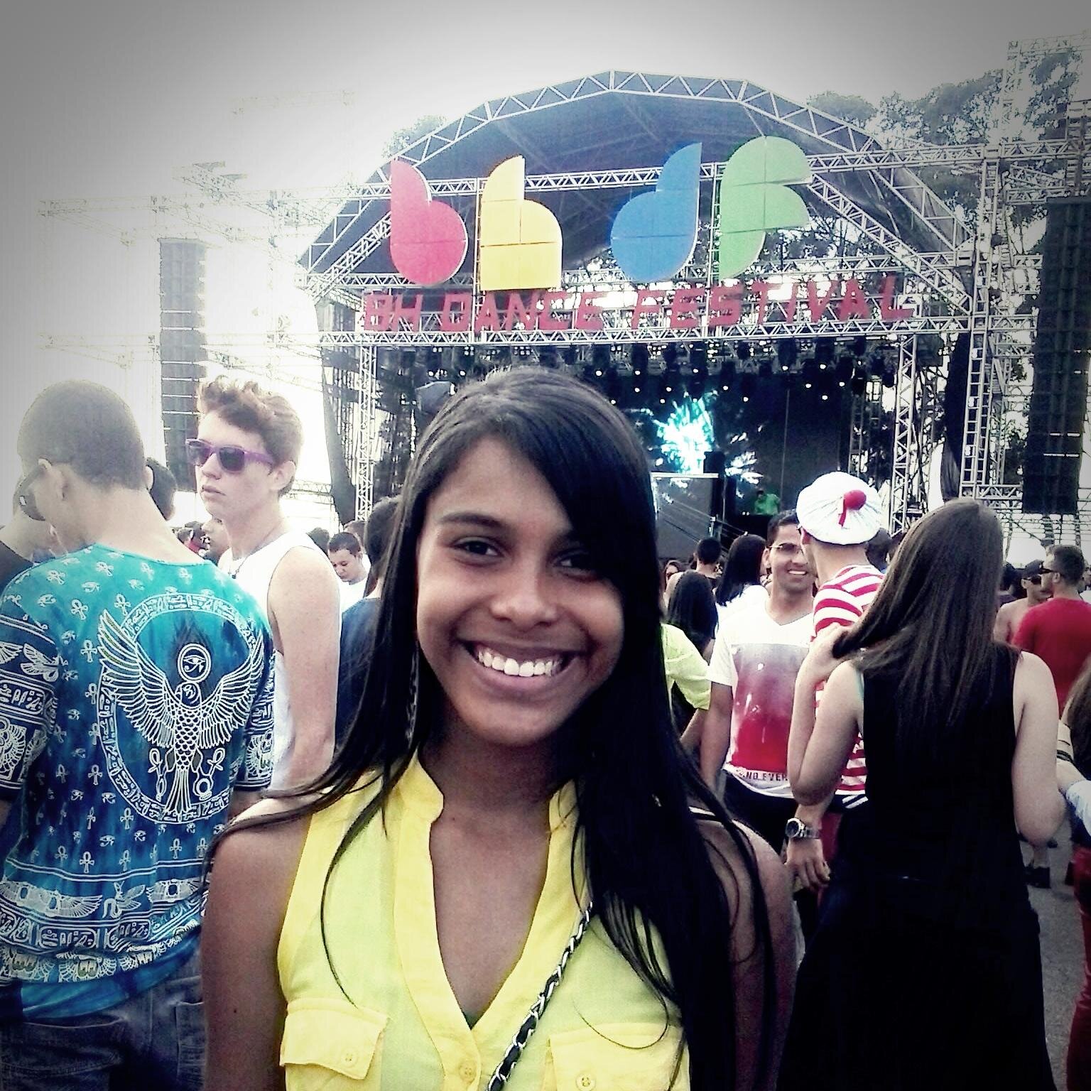 E no final você ainda vai olhar para trás e agradecer cada tropeço. Acredite, Deus não falha  (: