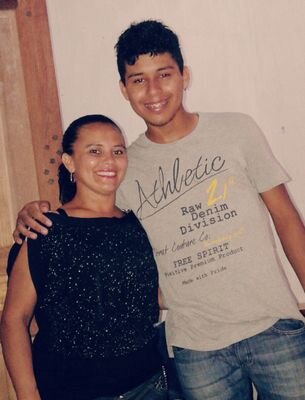 E é só você que tem a cura pro meu vício de insistir nessa saudade que eu sinto.