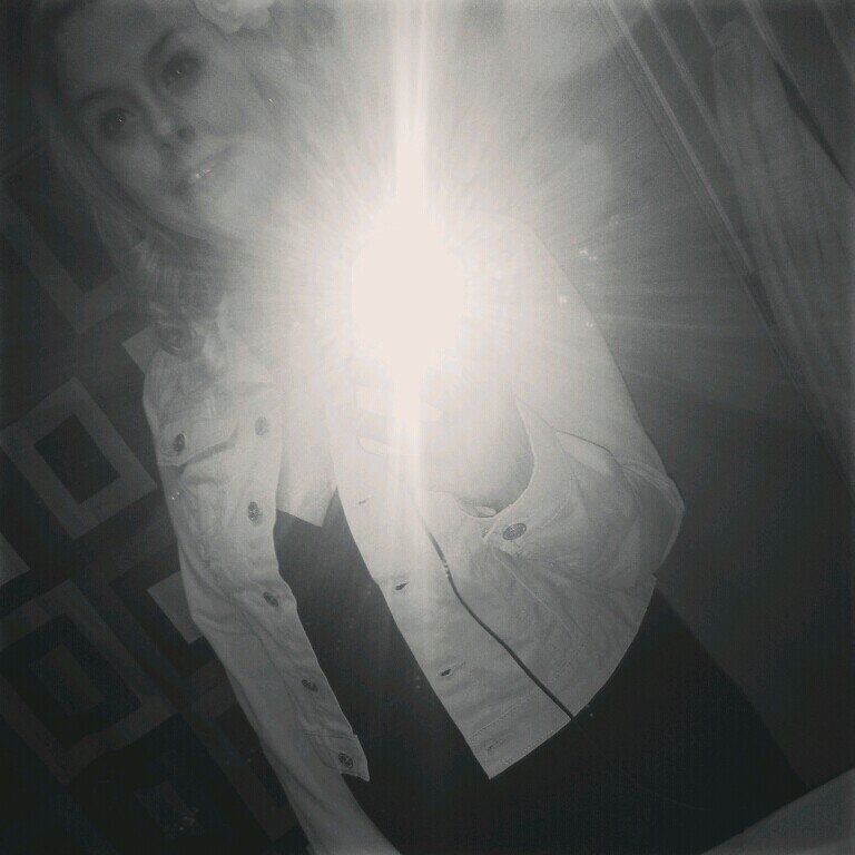 bryan micheal is MY one and only. i love him, oh and i blow my candles out march; 4th, be 17 bitchessssssssss.