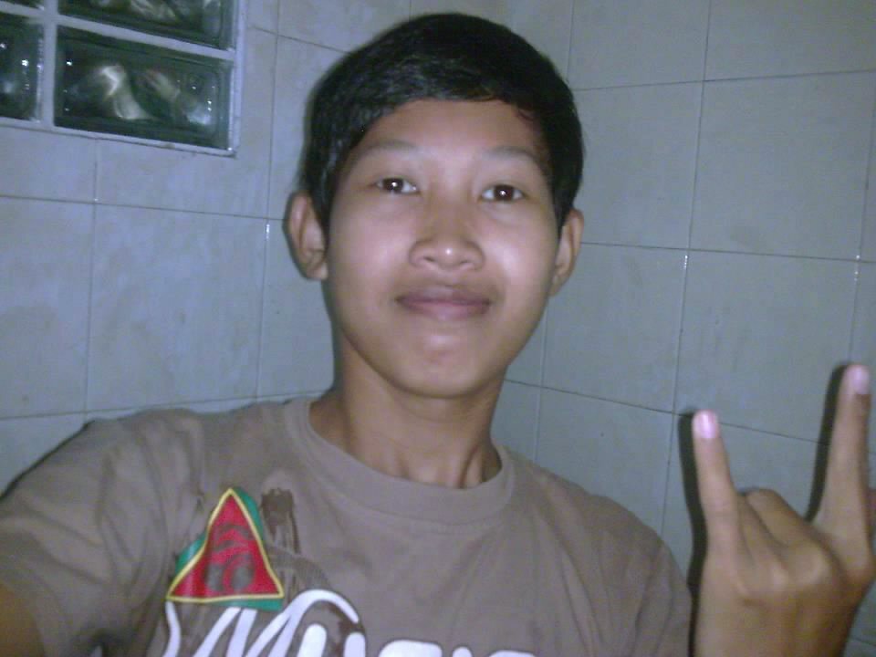 Jadi jalmi teh tong kawas PASEKON,ka batur bisa ngaluruskeun TAPI Manehna bengkok.