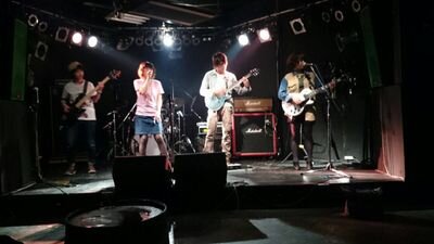 長野市を中心にthumbsとゆうバンドでVoやってます。歌うこと大好き。